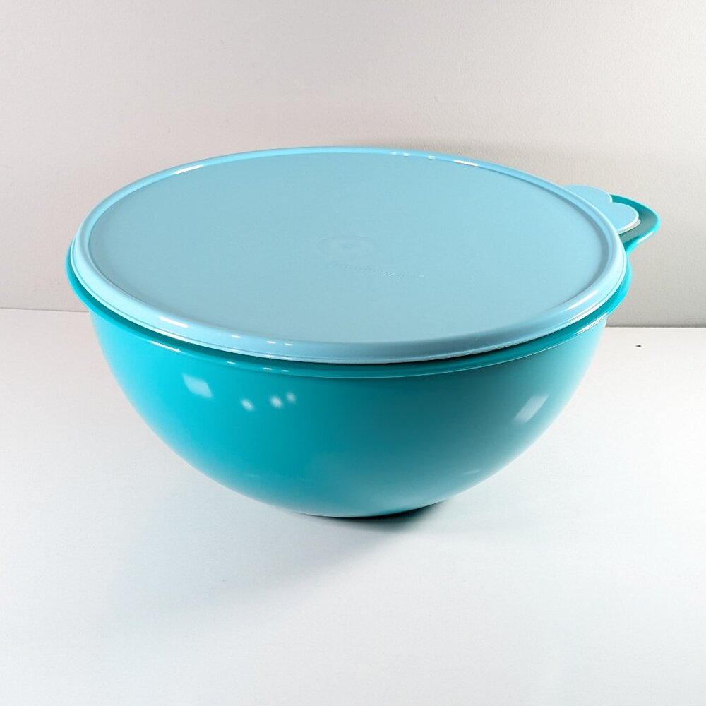 Retired 32 CUPS 7.8L TUPPERWARE Thatsa Bowl, mixing bowl Teal / light blue